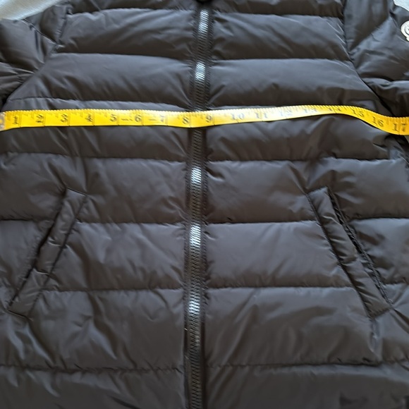 Moncler black short puffer with zip cuffs - Picture 14 of 16
